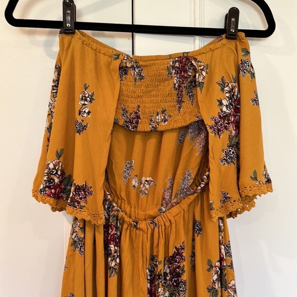 Angie Gold Floral Stapless Cutout Back Wide Leg Cropped Jumpsuit Size Small - Picture 6 of 16
